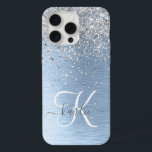 Nombre del monograma del Purpurina plateado Metali<br><div class="desc">Personaliza fácilmente este diseño de estuche de teléfono de moda de moda con purpurina brillante de bonito plateado sobre un fondo metálico cepillado azul.</div>