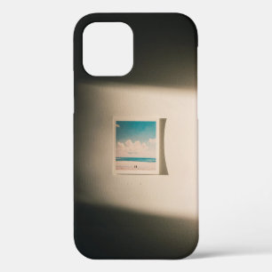 Funda Para iPhone 12 Orilla del mar bajo cielo nublado en la foto de la