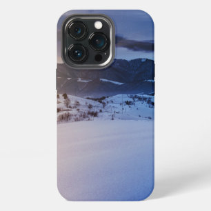 Funda Para iPhone 13 Pro Paisaje invernal montañoso a la luz de la mañana