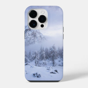 Funda Para iPhone 14 Pro Paisaje invernal, niebla, bosque de abetos y monta
