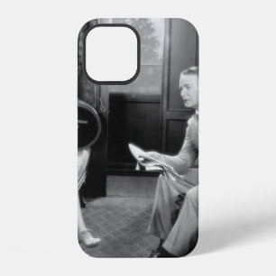 Funda Para iPhone 12 Pareja sentada juntos en un compartimiento de un t