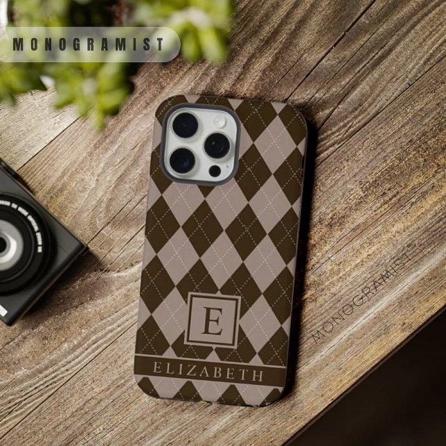 Funda Para iPhone Patrón de arrábano morado gris morado del personal (Customizable Purple Grey Brown Argyle Pattern iPhone Case)