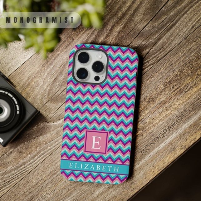 Funda Para iPhone Patrón de cheurón púrpura rosa azul personalizable (Customizable Pink Blue Purple Chevron Pattern iPhone Case)