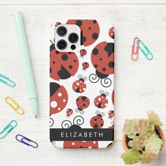 Funda Para iPhone Patrón de Ladybugs, Ladybugs Rojos, Tu Nombre (En el escritorio)