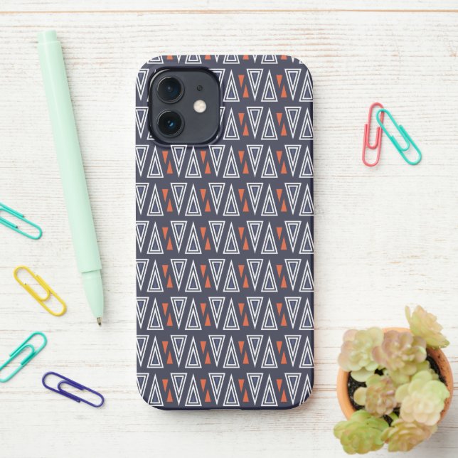 Funda Para iPhone Patrón de triángulos geométricos azul oscuro y roj (En el escritorio)