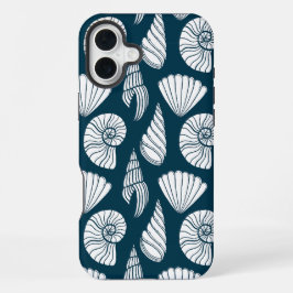 Funda Para iPhone 16 Plus Patrón náutico de conchas marinas en blanco y en l