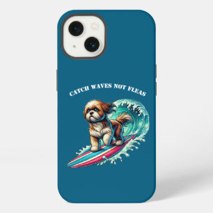 Perro haciendo surf en una tabla de surf montando
