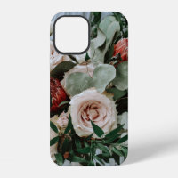 PERSONA SOSTENIENDO UN RAMO DE FLORES ROSAS Y ROJA