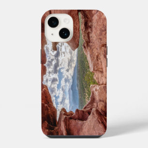 Funda Para iPhone 14 Pikes Peak a través de un agujero en la roca