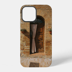 FUNDA PARA iPhone 12 PUERTA DE MADERA MARRÓN EN PARED DE LADRILLO MARRÓ