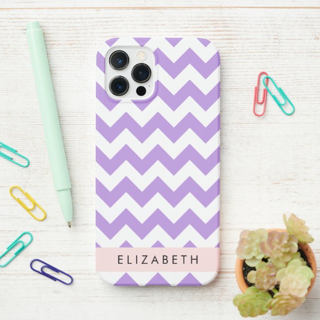 Funda Para iPhone Púrpura Zigzag, Púrpura Chevron, Tu Nombre (En el escritorio)
