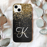 Funda Para iPhone 14 Plus Purpurina de oro personalizado Black Sparkly Monog<br><div class="desc">Personaliza fácilmente este elegante diseño de estuches de teléfono de moda con purpurina rosa de oro brillante en un fondo metálico negro cepillado.</div>