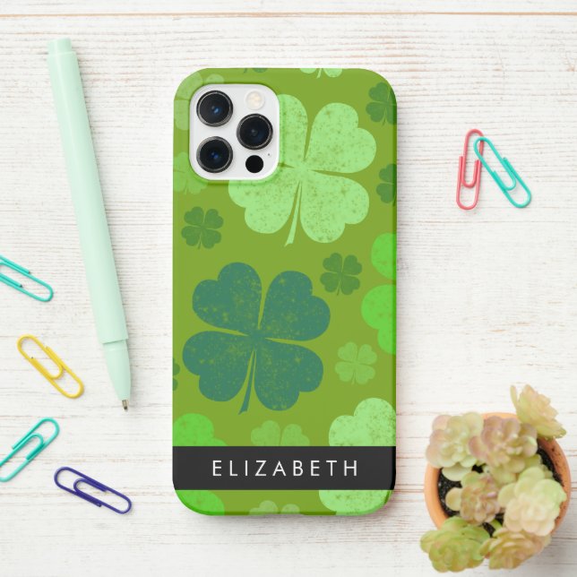 Funda Para iPhone Ropas verdes, Ropas suertudas, tu nombre (En el escritorio)