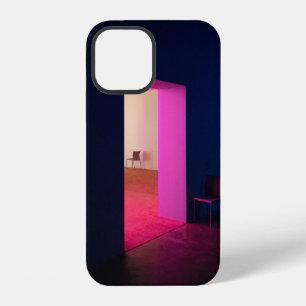 FUNDA PARA iPhone 12 SILLA BROWN VACÍA SIN BRAZOS CERCA DE LA PARED