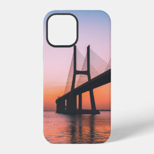 FUNDA PARA iPhone 12 SILUETA DEL PUENTE BAJO UN CIELO DESPEJADO