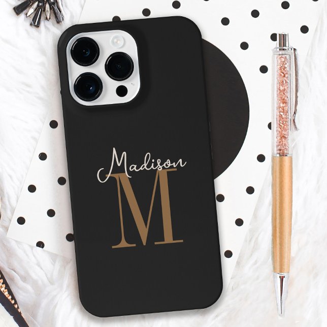 Funda Para iPhone Su nombre y monograma en negro plano (Simple, modern and classy, personalize this case with your name and monogram initial.)
