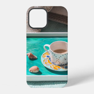 Funda Para iPhone 12 Taza de cerámica blanca en bandeja de servir blanc