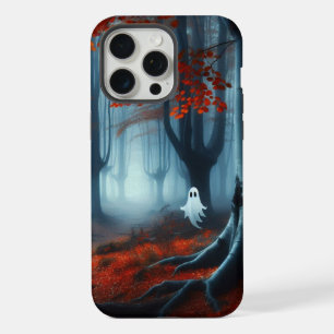 Tembloroso bosque de otoño con un fantasma