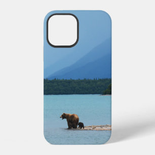 FUNDA PARA iPhone 12 UNA OSA ENSEÑA A SUS CACHORROS A NADAR EN EL BORDE