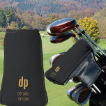 Funda Para Palo De Golf Cuero negro luce Monograma Nombre personalizado Pu<br><div class="desc">Cubierta personalizada de la cabeza de la cantera de golf. Las iniciales están escritas en una tipografía moderna de gran tamaño y también puedes añadir tu nombre o el nombre de tu club de golf. El diseño está impreso con un fondo de cuero texturado en negro</div>