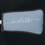 Funda Para Palo De Golf Elegante guión azul turbio nombre moderno personal<br><div class="desc">Elegante Dusty Blue Script Nombre Cubierta Personalizada de Cabeza de Golf</div>