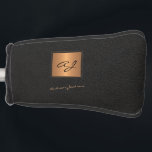 Funda Para Palo De Golf Elegante nombre de guión monocromático de oro negr<br><div class="desc">El lujoso recubrimiento de la cabeza monogramada de oro luce una plaza de imitación dorada sobre un elegante fondo de cuero negro (impreso).             Personalízalo con el nombre de la firma del guión blanco y las iniciales del nombre del monograma.</div>