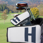 Funda Para Palo De Golf Gris y azul plateado inicial sobredimensionado min<br><div class="desc">Negrita y minimalista, cubierta de la cabeza de golf personalizado, con su elección inicial. Este diseño presenta una tipografía sans serif sobredimensionada en gris plateado sobre un fondo azul oscuro. La plantilla está configurada para que usted cambie la letra pero, si usted desea editar los colores también, por favor haga...</div>