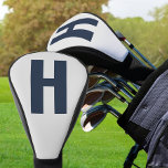 Funda Para Palo De Golf Gris y azul plateado Minimalista inicial sobredime<br><div class="desc">Negrita y minimalista, cubierta de la cabeza de golf personalizado, con su elección inicial. Este diseño presenta una tipografía sans serif sobredimensionada en azul oscuro sobre un fondo gris plateado. La plantilla está configurada para que usted cambie la letra pero, si usted desea editar los colores también, por favor haga...</div>