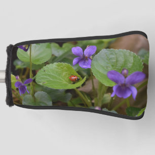 Funda Para Palo De Golf Ladybug sobre las dulces flores violetas