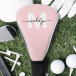 Funda Para Palo De Golf Monograma del nombre del guión moderno rosado de R<br><div class="desc">Crea Tu Propia Damas Personalizada Rubor Pink Modern Girly Nombre Monograma Golf Head Cover. Esta moda, elegante cubierta de cabeza de golf, presenta un suave fondo rosa y un toque lúdico al verde. El diseño muestra una inicial blanca y audaz emparejada con un nombre de guión negro que fluye para...</div>