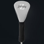 Funda Para Palo De Golf Monograma Retro Blanco Gris Carbón Personalizado<br><div class="desc">Esta cubierta personalizada del controlador incluye un monograma blanco y un nombre de guión retro gris de carbón vegetal sobre un fondo gris claro.</div>