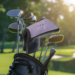 Funda Para Palo De Golf Monograma y nombre de guión negrita púrpura<br><div class="desc">Un divertido diseño de la cubierta de un cabezal de golf con tu monograma inicial en una fuente grande y elegante en lavanda con tu nombre en una letra manuscrita negra sobre un fondo morado. El estilo es elegante y atractivo, ¡todo en ti! ¡Es una gran elección para las mujeres...</div>