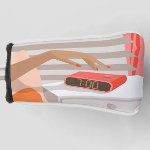 Funda Para Palo De Golf Mujeres presionando con la mano el botón de snooze