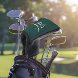Funda Para Palo De Golf Personalizado Elegante Monograma y Nombre Verde<br><div class="desc">Esta cubierta de putter de golf,  de estilo personalizado clásico,  presenta un estilo deportivo,  verde y beige marfil. Tiene grandes iniciales de monograma para personalizar con sus iniciales deseadas y también el nombre escrito en la cara moderna de tipo serif simple.</div>