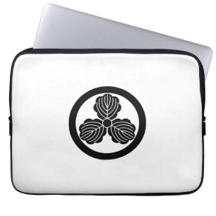 FUNDA PARA PORTÁTIL 丸に三つ柏