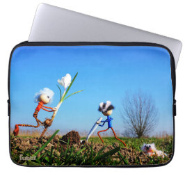 Funda Para Portátil 2 Fubby's die een bol krokus planten.