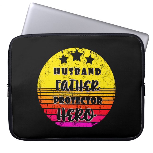 FUNDA PARA PORTÁTIL A FATHER IS PROTECTOR AND HERO. (Frente)