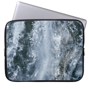 Funda Para Portátil Agua salpicada en fondo blanco