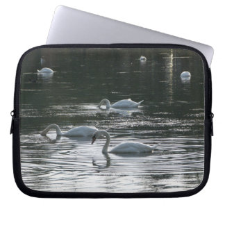 Funda Para Portátil Alimentación de cisnes, Lago Roath Park, Cardiff