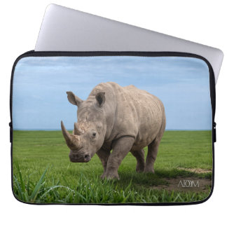 Funda Para Portátil Ampliación de foto de rinoceronte parado en la cim