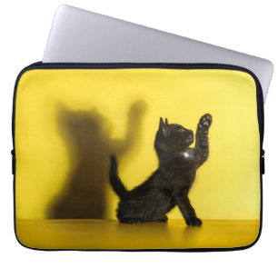 Funda Para Portátil Animales de bebé más afectados Jugar al gato neg