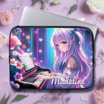 Funda Para Portátil Anime Chica jugando al piano personalizado<br><div class="desc">Manga personalizada para portátil. chica de anime bonito tocando el piano rodeado de estrellas y flores de color morado,  azul y rosa.</div>