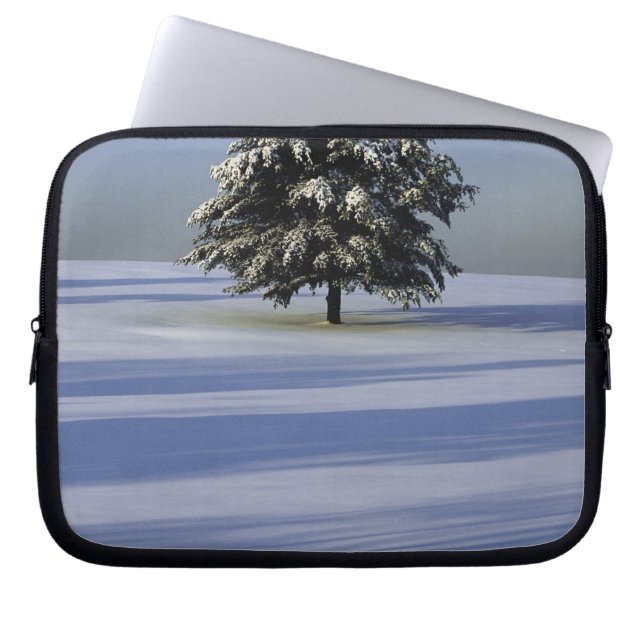 Funda Para Portátil Árbol en paisaje nevado (Frente)