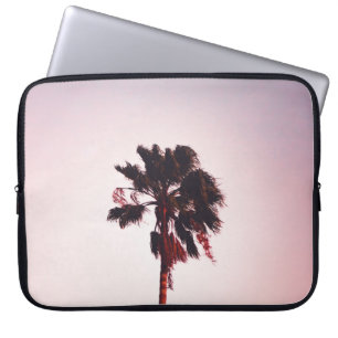 FUNDA PARA PORTÁTIL ÁRBOL VERDE PROLONGADO BAJO CIELO AZUL