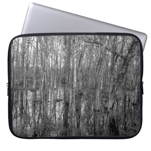 Funda Para Portátil Árboles en un bosque en blanco y negro. belleza en (Frente)