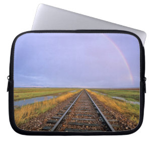 Funda Para Portátil Arcoíris sobre vías de ferrocarril cerca de Fairfi