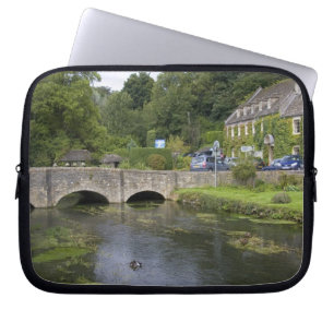 Funda Para Portátil Arroyo de truchas en la aldea de Bibury,