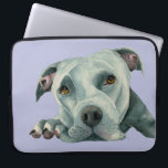 Funda Para Portátil Arte del perro del retrato de la acuarela del<br><div class="desc">Ésta es una pintura de la acuarela de un perro gris del pitbull que coloca en el piso. Ella está mirando para arriba y su cara se aplasta en el piso. ¡Los pitbulls tienden a tener cabeza más grande y pienso que son adorables para ése!</div>