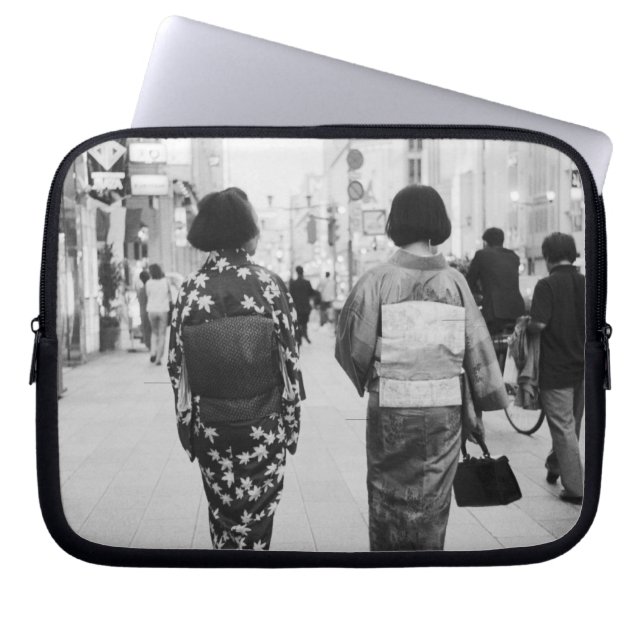 Funda Para Portátil Asia, Japón, Tokio. Geishas en el Ginza. (Frente)