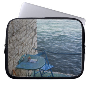Funda Para Portátil Asientos junto al mar para dos en una pequeña cafe